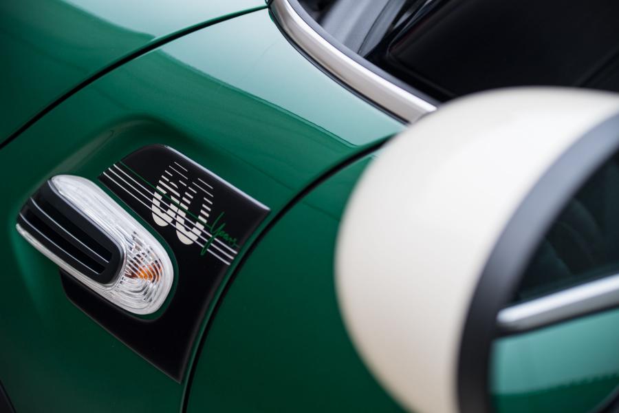 Детали экстерьера Mini Cooper 60 Years Edition (F56) 2019 года  (WW) (фото 58 из 189)